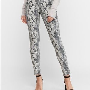 NWT Express Snakeskin ankle legging high rise